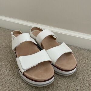 Vionic Phoenix Brielle Crocodile 3/4 Strap Wedge White Sandals Size 8